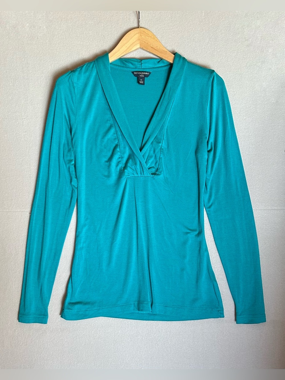 💜 Banana Republic Petite Teal Modal Long Sleeve V-Neck Top
